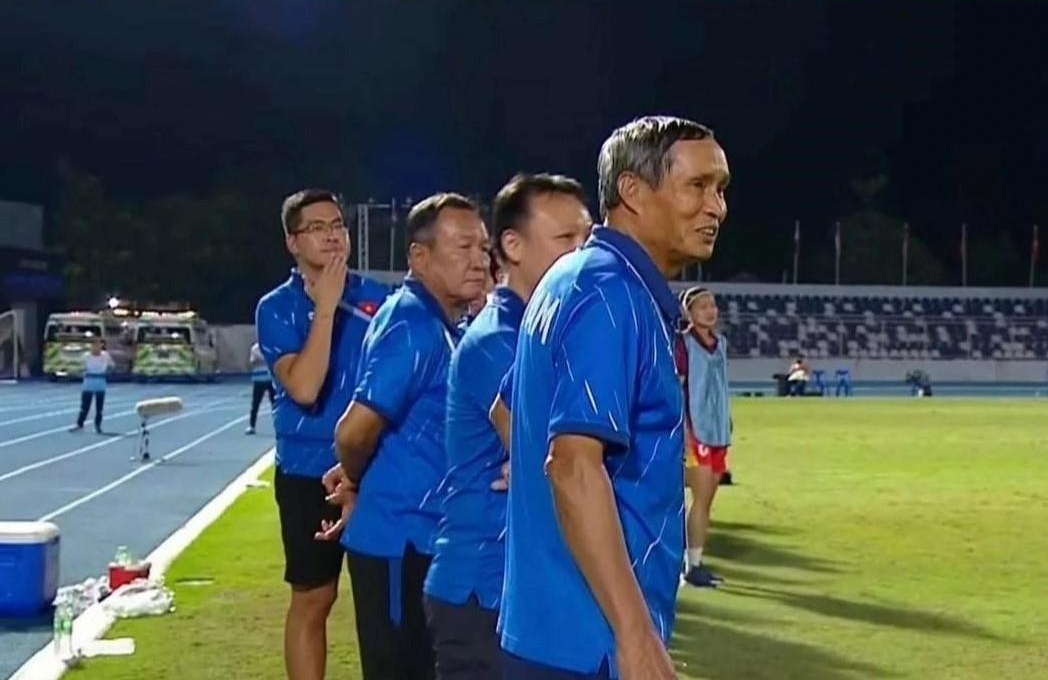 HLV Mai Đức Chung phản ứng gây sốt ngay khi Việt Nam thua 11m