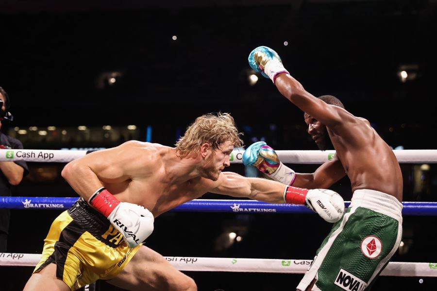 'Độc cô Cầu bại' Floyd Mayweather sẽ thượng đài trên một sân bay vào tháng 2