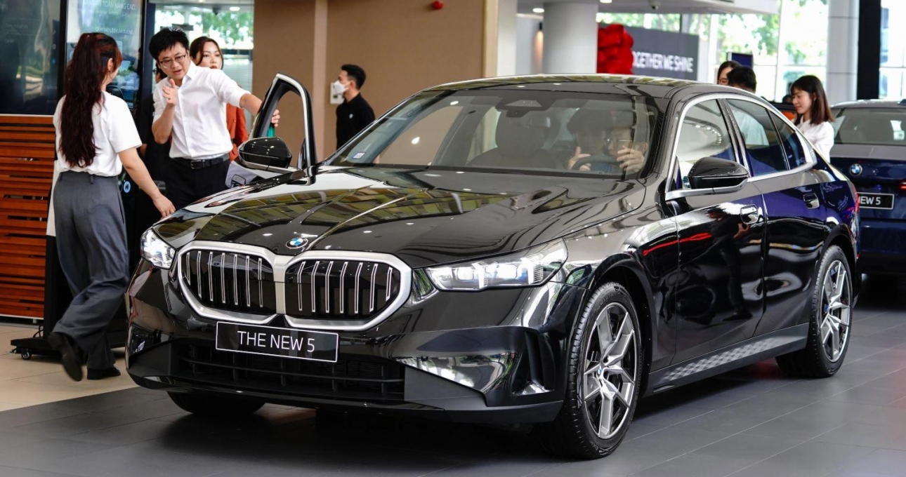 Giảm hơn 400 triệu, BMW 5 Series bản lắp ráp có đánh đổi điều gì?