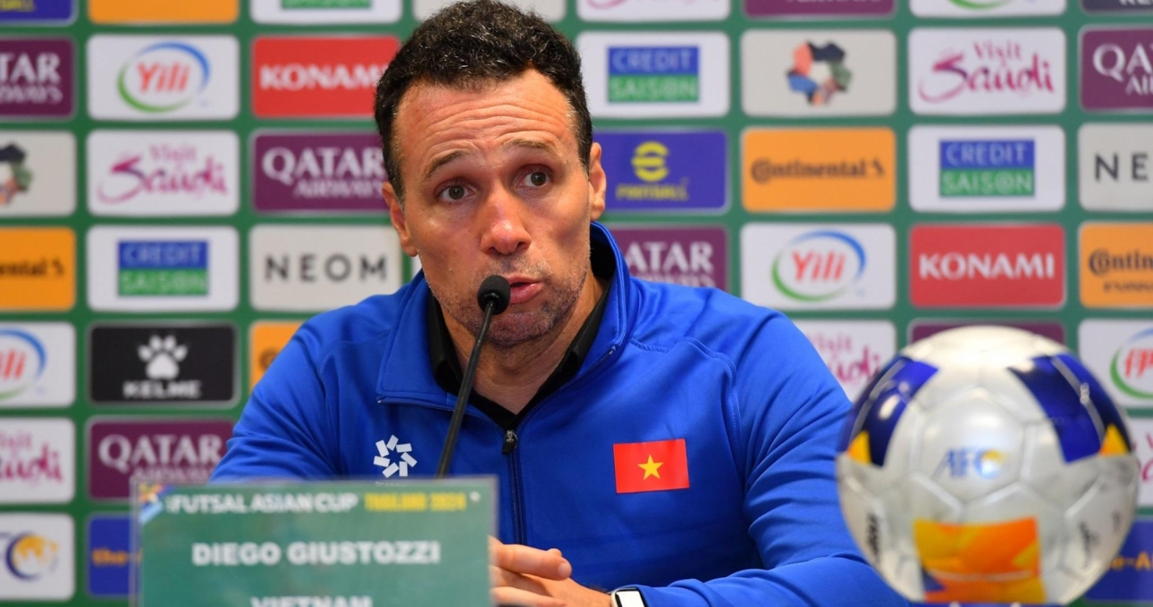 HLV Argentina gọi gấp thần đồng 2005 lên tuyển Việt Nam