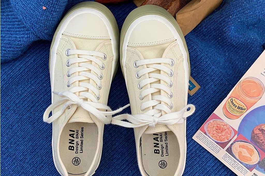 Top 5 mẫu giày thể thao nữ hot mùa hè 2022