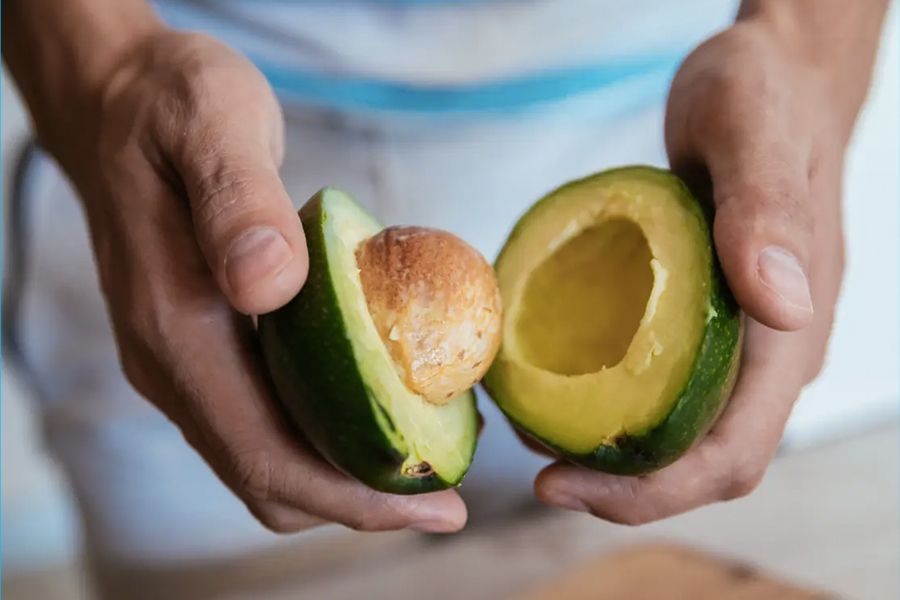 Ăn bơ có tác dụng gì? Những lợi ích tiềm ẩn và rủi ro khi ăn bơ