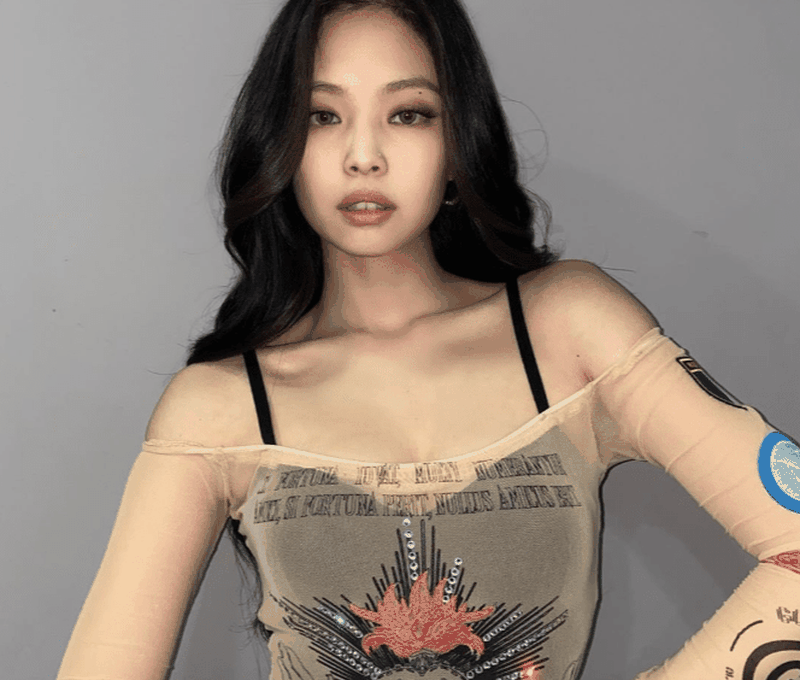 Jennie Blackpink chia sẻ bí quyết giữ gìn bờ vai 'kiệt tác'