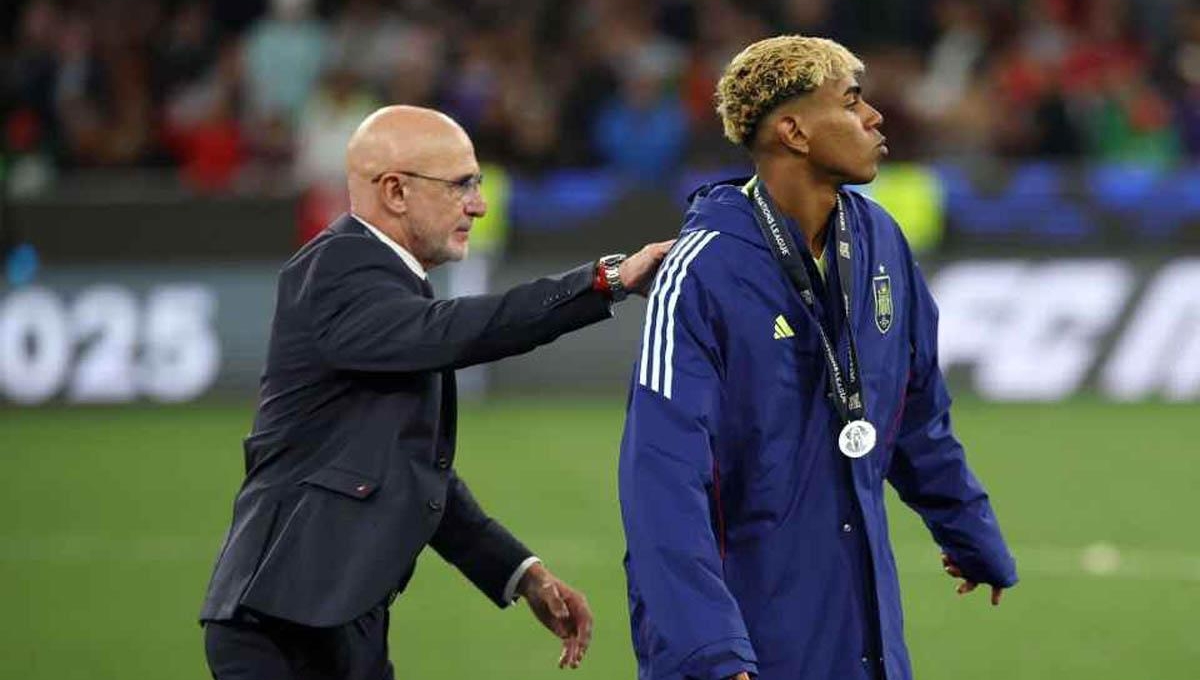 HLV ĐT Tây Ban Nha bác bỏ điều 'nhạy cảm' với Barca về Yamal