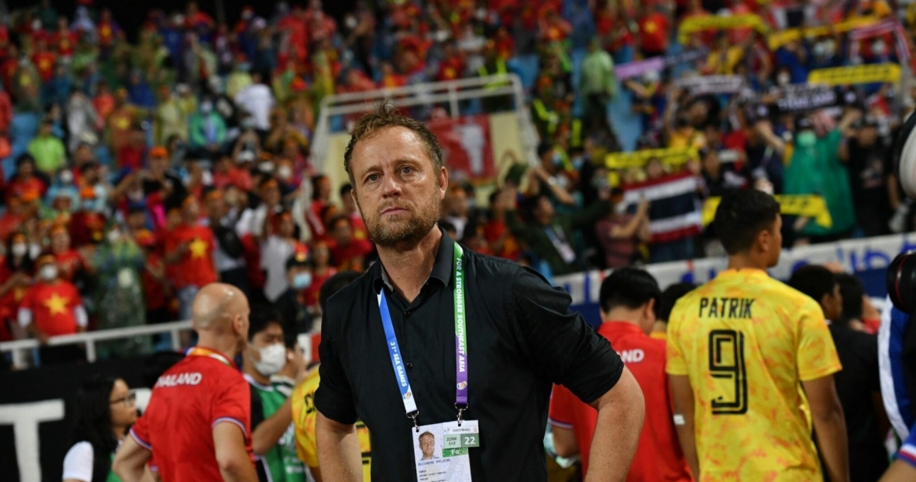 HLV Polking và trợ lý U23 Thái Lan bức xúc vì không được trao HCB SEA Games 31