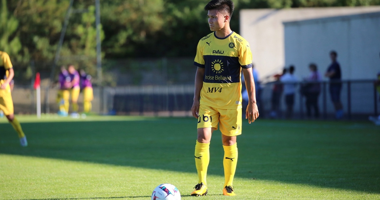 CLB Pau FC có biến động nhân sự, Quang Hải khó chiếm suất đá chính?