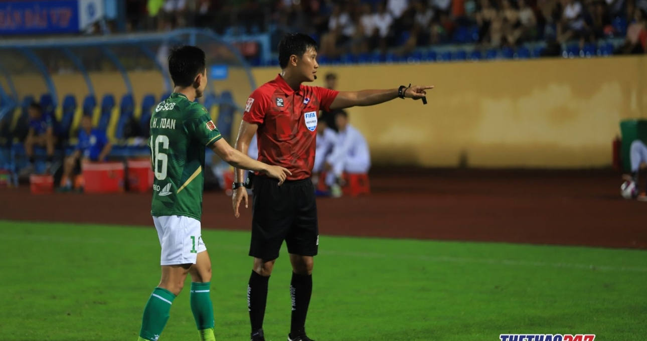 HLV TP.HCM bức xúc với hành động thiếu fair-play của BTC sân Thiên Trường