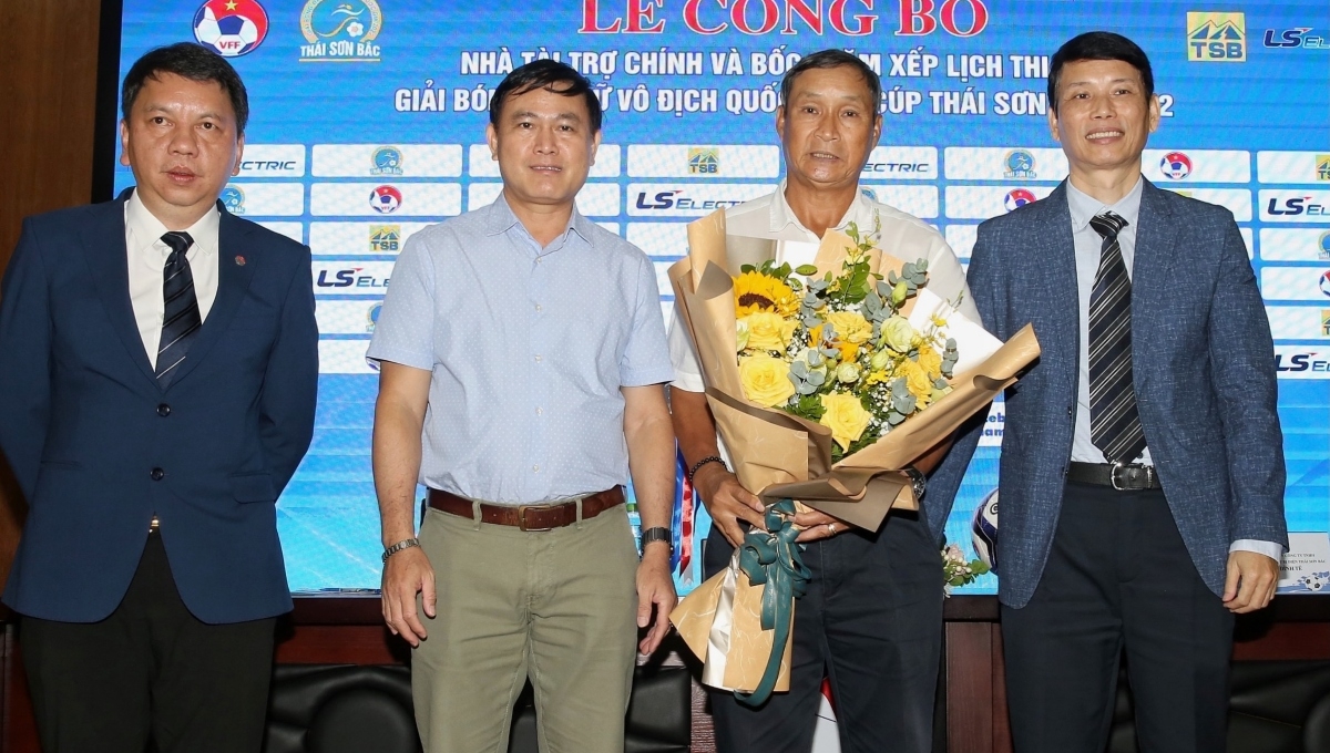 NÓNG: VFF chính thức gia hạn hợp đồng với HLV Mai Đức Chung