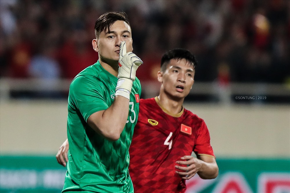 Về V-League chơi bóng, Văn Lâm bất ngờ bị báo Thái Lan 'chế giễu'
