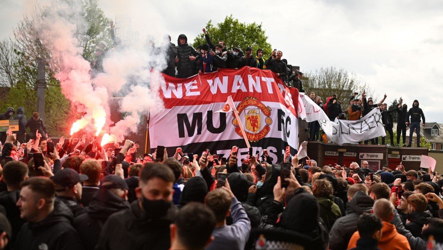 Trận đấu giữa MU và Norwich có nguy cơ bị hoãn do CĐV biểu tình