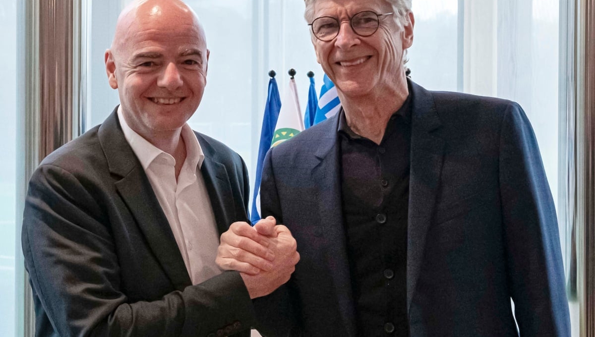 FIFA đồng ý thử nghiệm đề xuất 'ném biên' thành 'đá biên'