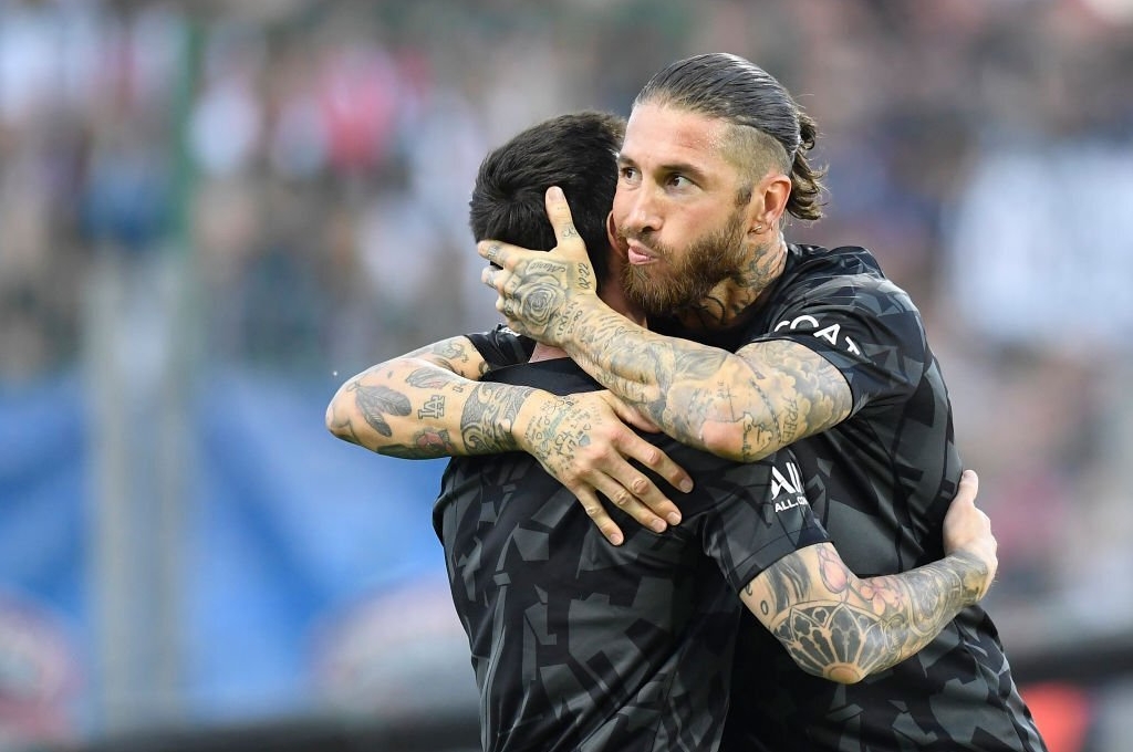 Chán nản Sergio Ramos, PSG tất tay vì 'bức tường thép' trong mơ