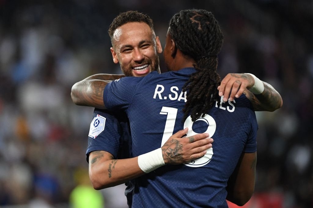 Neymar làm lu mờ Mbappe, PSG thắng hủy diệt trận thứ hai liên tiếp