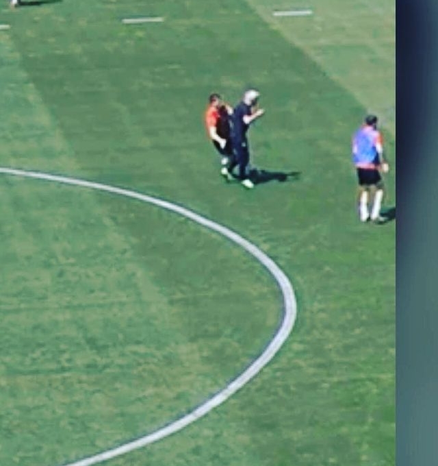 Mourinho dính chấn thương vì lĩnh trọn cú đá của...  học trò