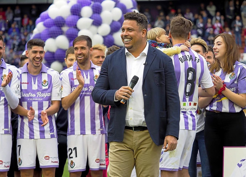 Ronaldo 'béo' đạp xe hơn... 500km mừng đội nhà lên hạng