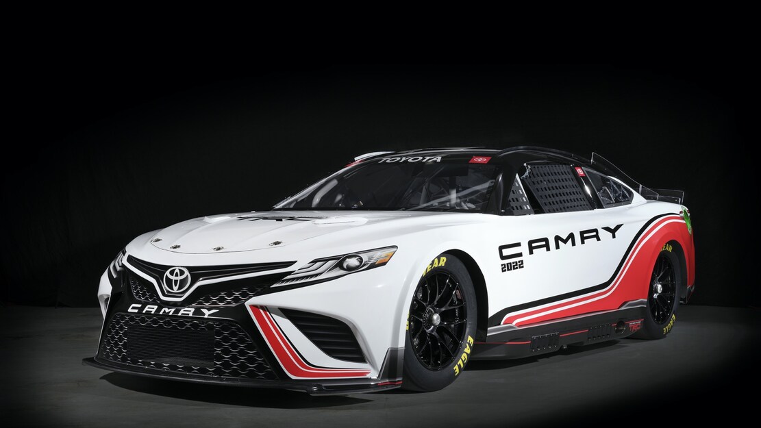 Toyota Camry ra mắt phiên bản xe đua công suẩt lên tới 670 mã lực