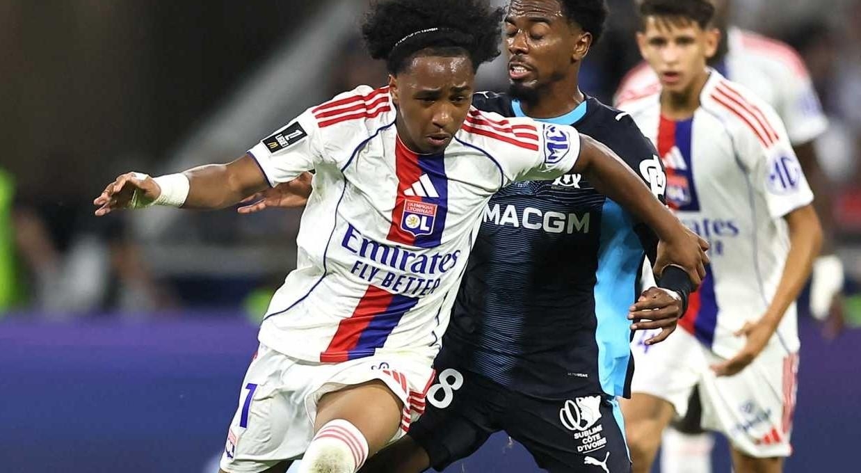 Arsenal vượt mặt Barca và Chelsea vụ 'máy chạy' xứ Bỉ