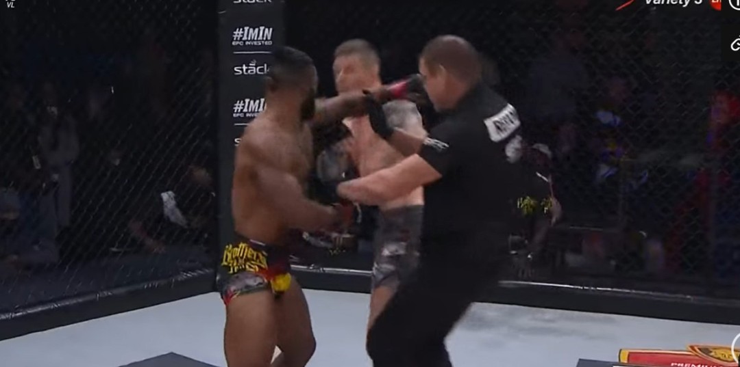 Sự cố hy hữu tại làng MMA: Trọng tài bị hạ knock-out ngay cuối hiệp 1