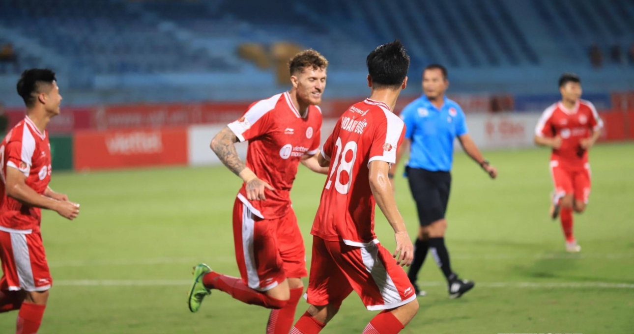Đương kim vô địch V-League trắng tay vì bàn phản lưới nhà