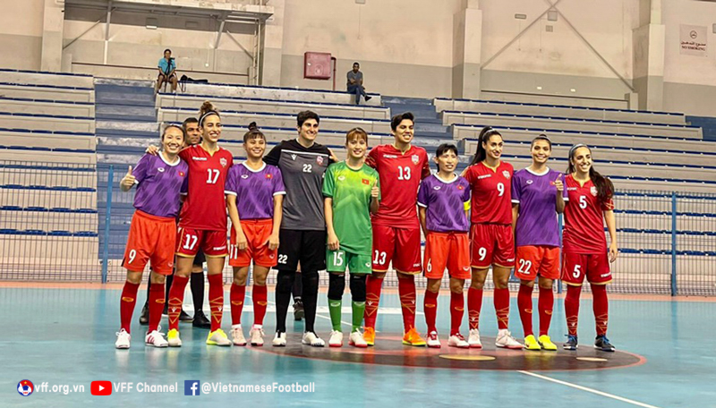 ĐT nữ Futsal Việt Nam thua 3 bàn trong 7 phút trước SEA Games 31