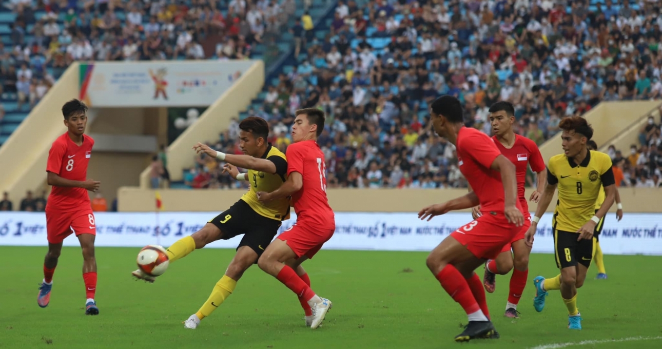 Rượt đuổi kịch tính, U23 Malaysia cầm chắc vé vào Bán kết SEA Games