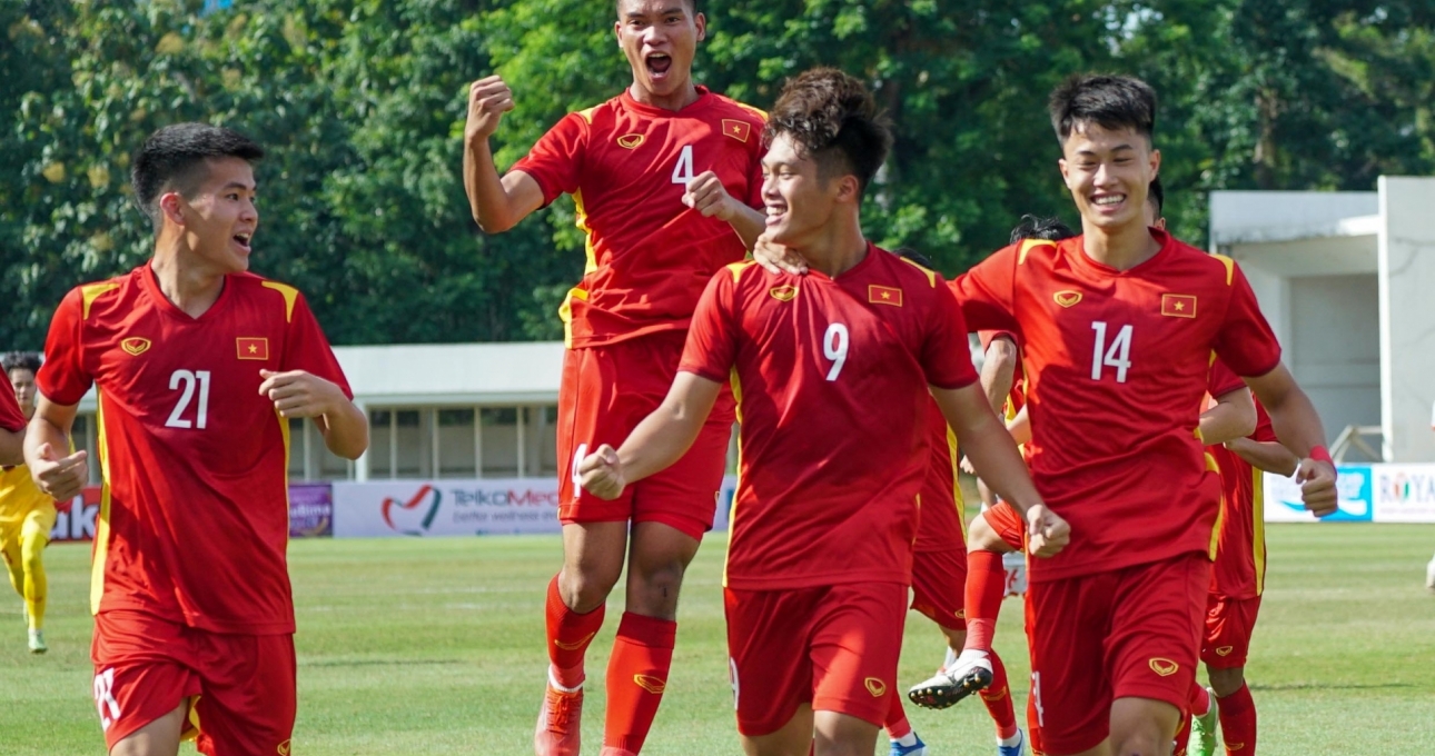 'Vua giải trẻ' nhận đặc cách lớn khi đang đá giải AFF