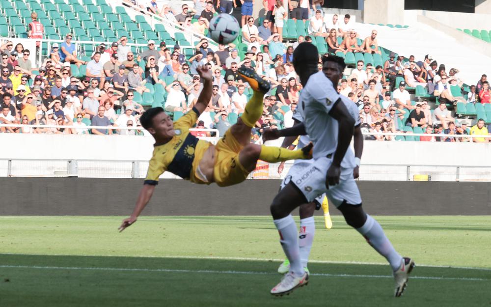 Quang Hải đá chính, Pau FC có điểm số đầu tiên tại Ligue 2