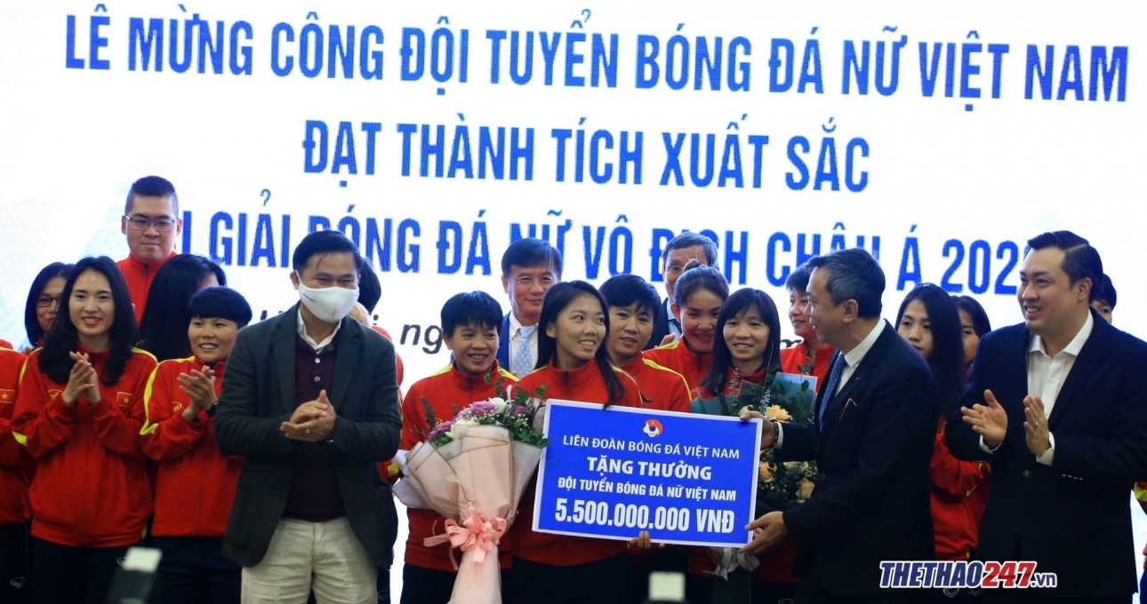Trở về nước sau kỳ tích lịch sử, ĐT Việt Nam nhận thưởng 'khủng chưa từng thấy'