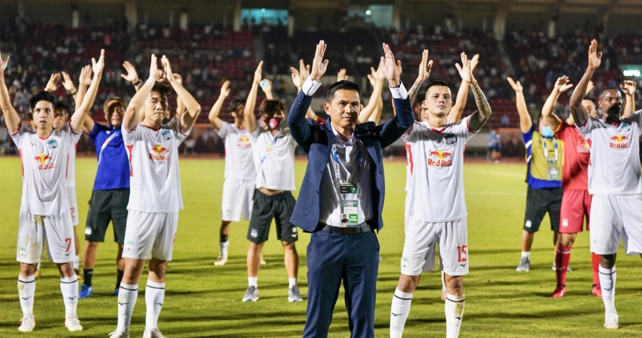 Thủ môn HAGL có 'phản ứng đặc biệt' với đồng đội trong trận hòa với 'ông lớn nước Úc'