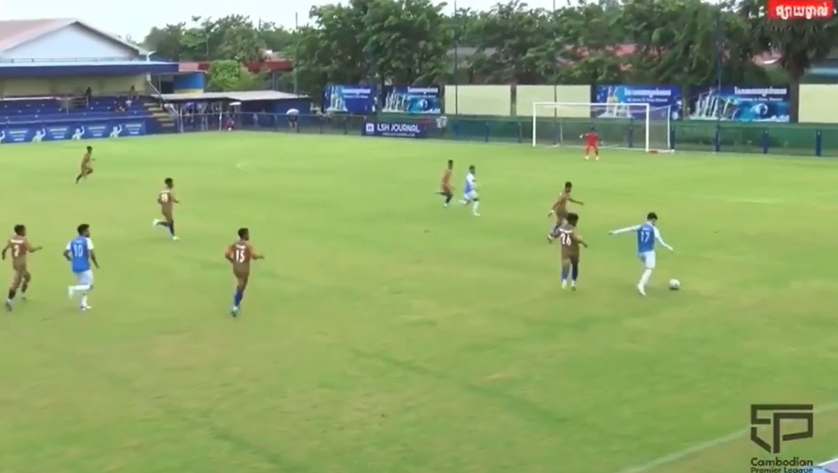 VIDEO: ĐNÁ trầm trồ vì siêu phẩm đẳng cấp thế giới của cầu thủ Campuchia