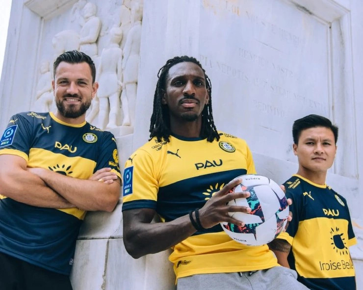 Tân binh Pau FC 'nhận xét phũ' về Quang Hải và các đồng đội