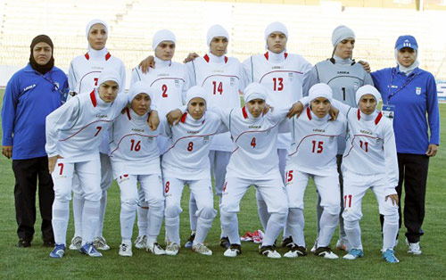 AFC bị 'ép' điều tra 'chuyện khó đỡ' của cầu thủ Iran
