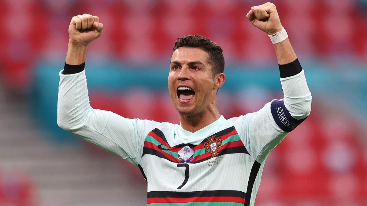 Bị Ronaldo làm 'bốc hơi' 4 tỷ đô, Coca-Cola lập tức đáp trả