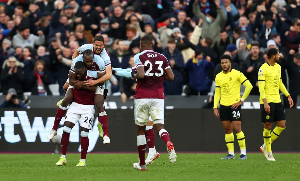 Mendy mắc sai lầm, Chelsea ‘phơi áo’ trước đội bóng cùng thành phố