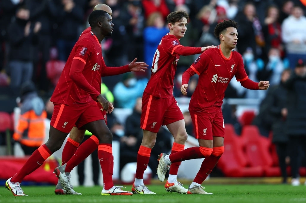 Ngược dòng đánh bại đội bóng hạng dưới, Liverpool thẳng tiến vào vòng 4 Cúp FA