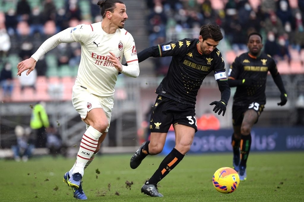 Ibrahimovic lập công, Milan dễ dàng hủy diệt Venezia