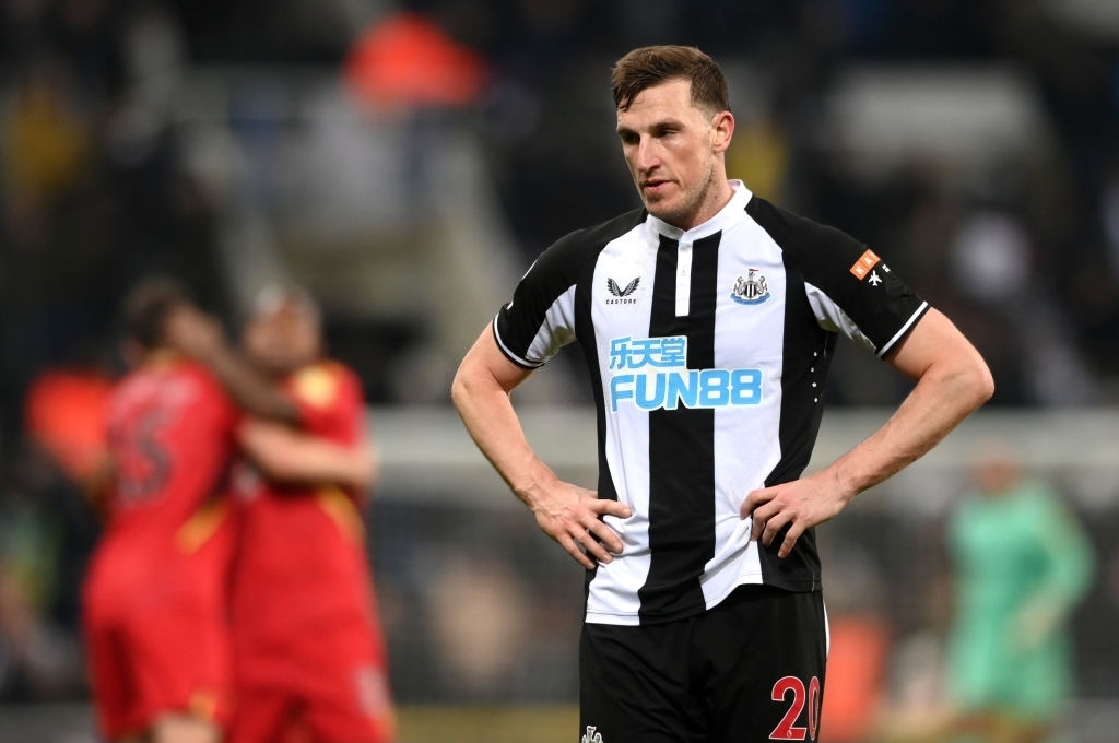 Thủng lưới ở những phút cuối, 'đại gia' Newcastle nối dài chuỗi trận thất vọng
