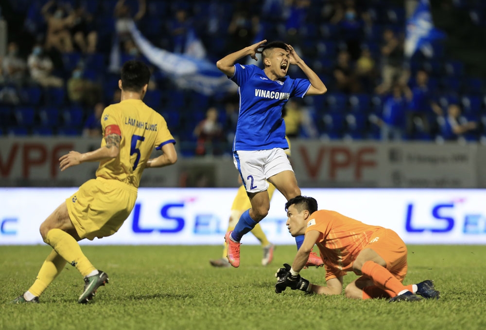 Một CLB Việt Nam có nguy cơ bị kiện lên FIFA