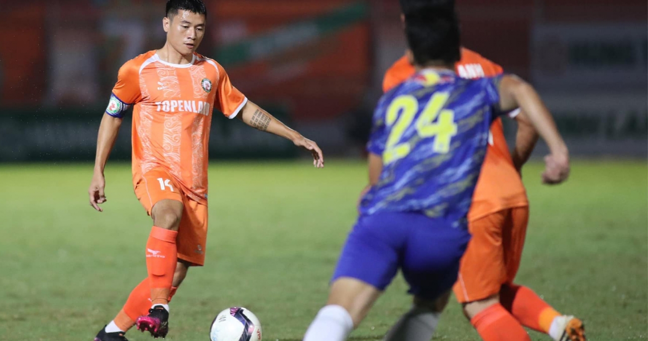 Văn Thuận: 'Được làm việc với HLV Mano Polking là một niềm vui'