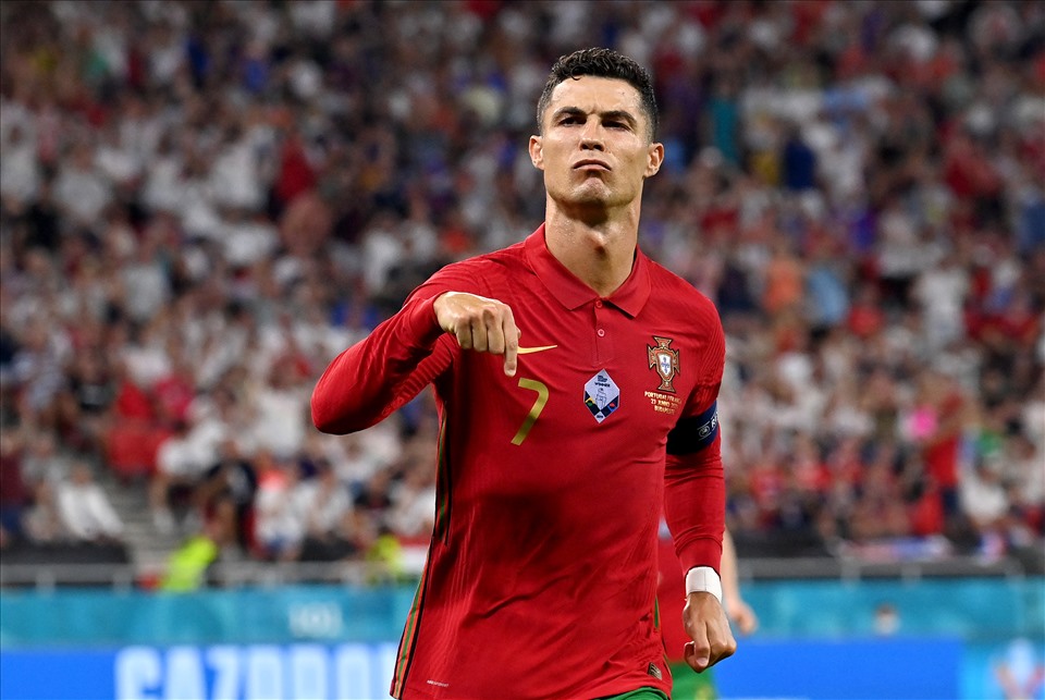 Bị loại sớm, Ronaldo vẫn sáng cửa giành 'Vua phá lưới' Euro