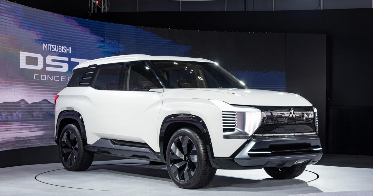 SUV Mitsubishi Destinator chốt lịch ra mắt: Khả năng cao là phiên bản thương mại của DST Concept