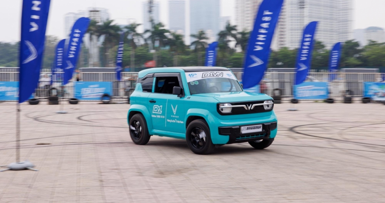 VinFast VF 3 trình diễn drift ấn tượng: Giữ nguyên hệ thống điện, nâng cấp để 'đốt lốp' chuẩn FIA