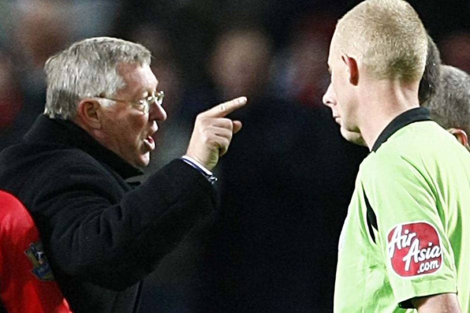 Không phải Sir Alex, Mike Dean chỉ ra HLV khiến các trọng tài NHA khiếp sợ nhất