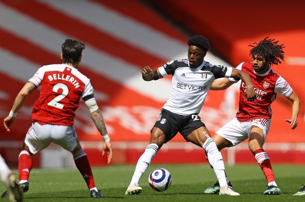 Arsenal thoát thua may mắn ở những phút bù giờ cuối cùng