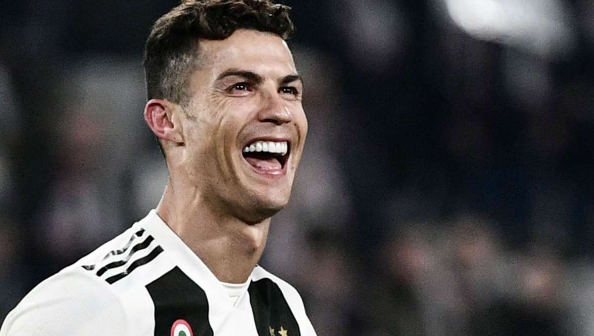 Nói xấu Cristiano Ronaldo, sếp lớn bị nhà báo tống tiền