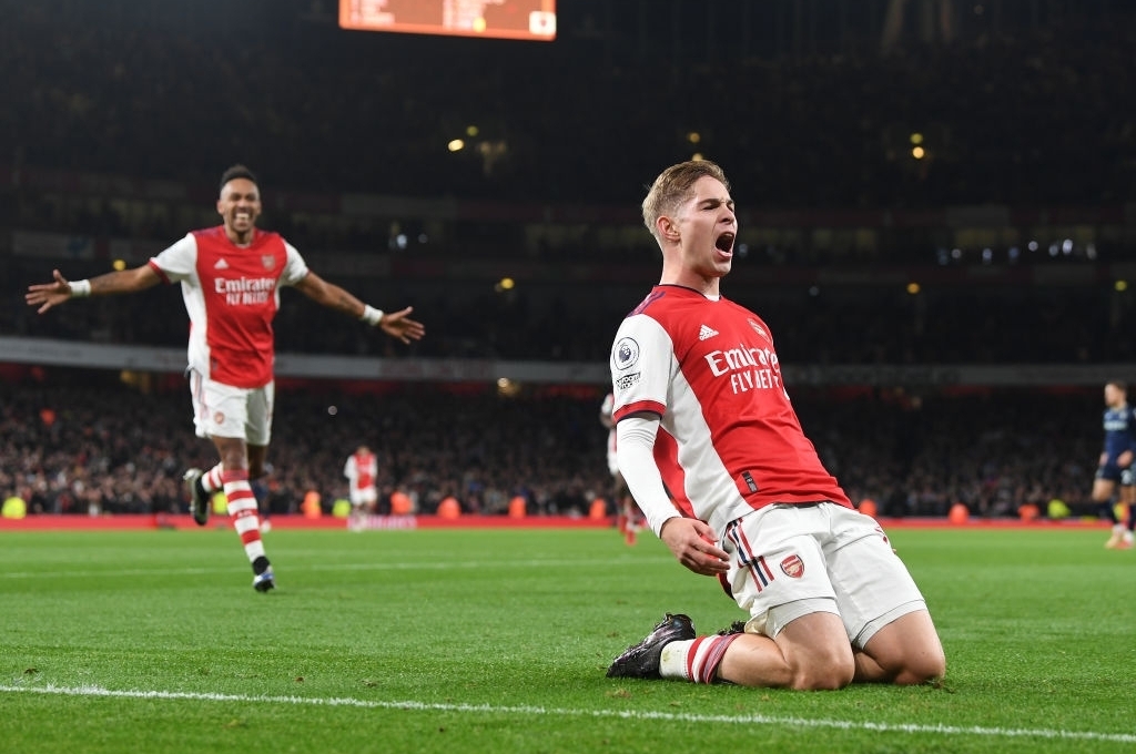 Arsenal thắng tưng bừng trên sân nhà trong trận đấu sớm vòng 9