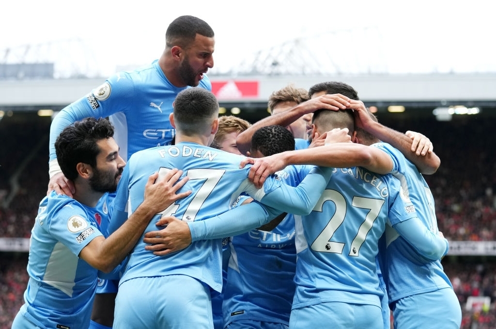 Hàng thủ ngủ mơ, Man United 'phơi áo' trên sân nhà trước Man City
