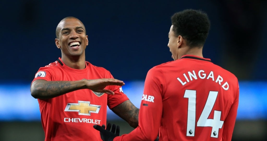 Ashley Young trên đường trở về đội bóng cũ
