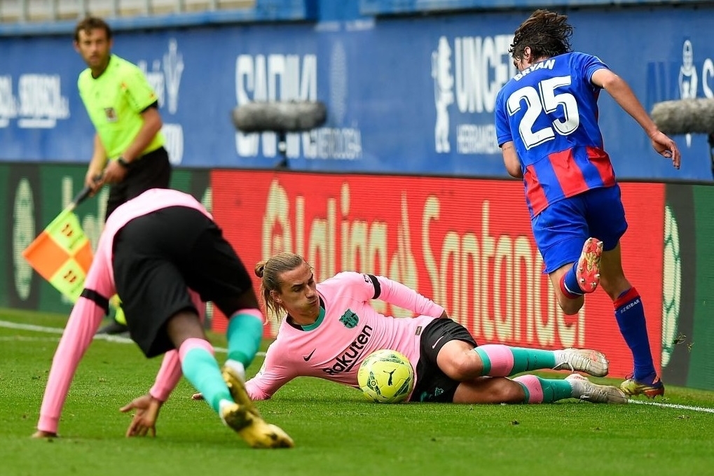 Barca chạy đà cho mùa sau bằng siêu phẩm của Griezmann