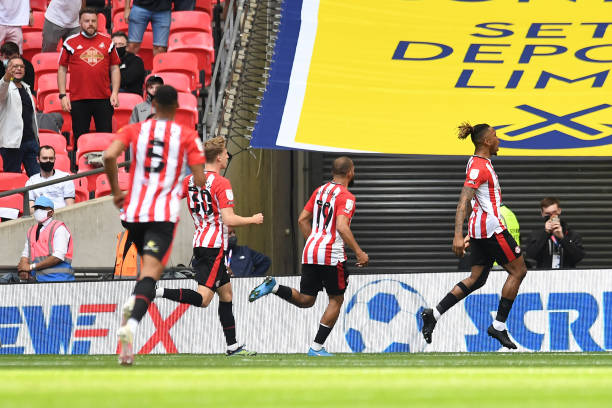 Brentford lần đầu lên chơi tại Ngoại hạng Anh